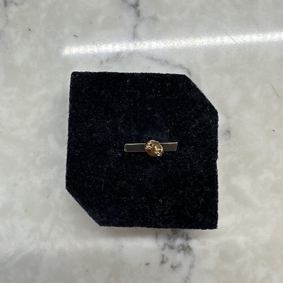 Vetements Single Earring Gold Bar Stud - Picture 2 of 2